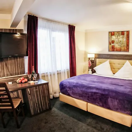 Famosa Hotel Dusseldorf